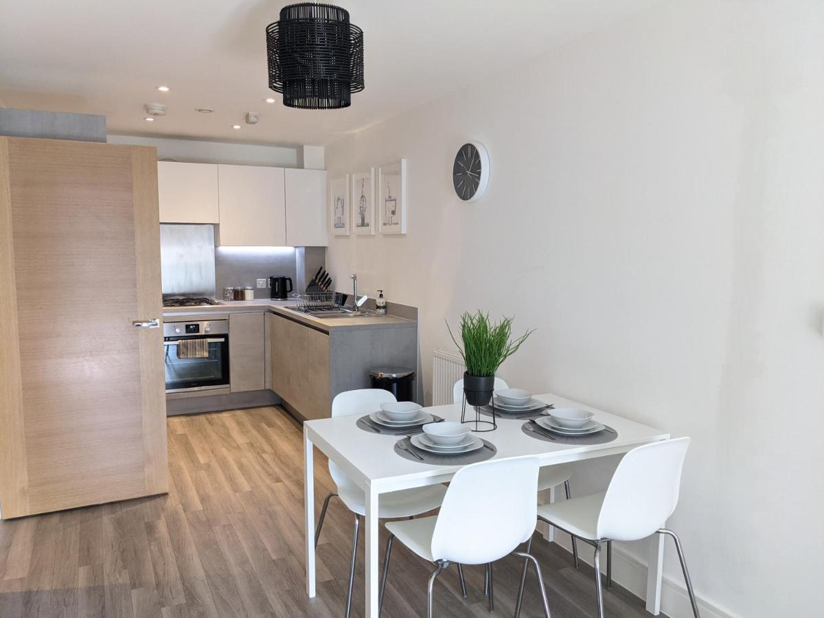 Suffield Lodge By Wycombe Apartments ハイワイクーム エクステリア 写真